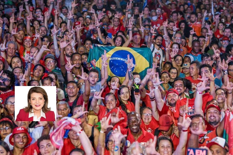 Multidão em manifestação pró-Lula na campanha presidencial. No destaque, foto da deputada estadual professora Bebel