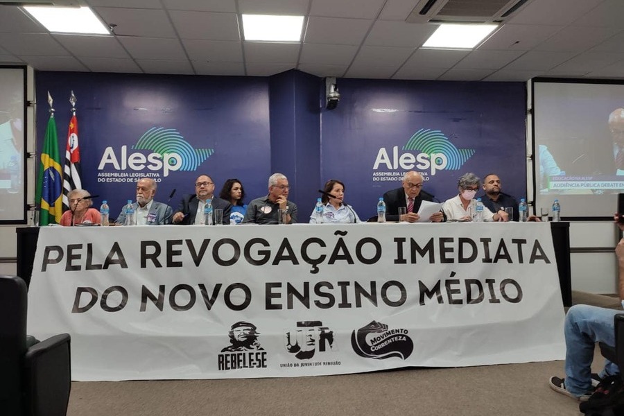 Foto da mesa com os debatedores sobre a reforma do ensino médio