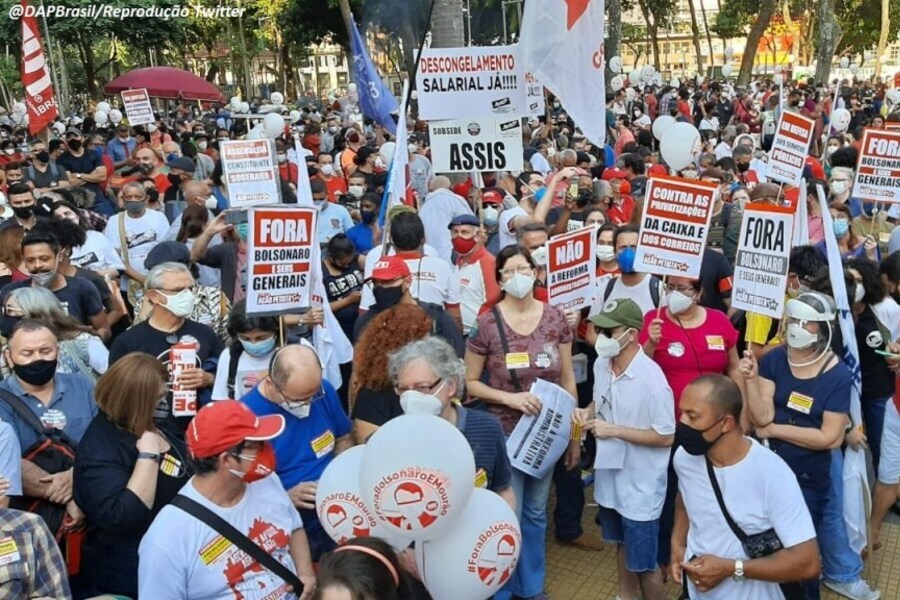 Foto da manifestação de servidores públicos na Praça da República, dia 18 de agosto.