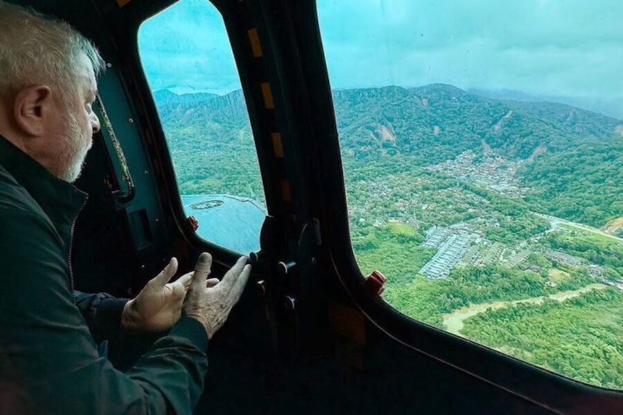 Interior do avião em que se encontrava Lula ao sobrevoar o Litoral Norte após a tragédia