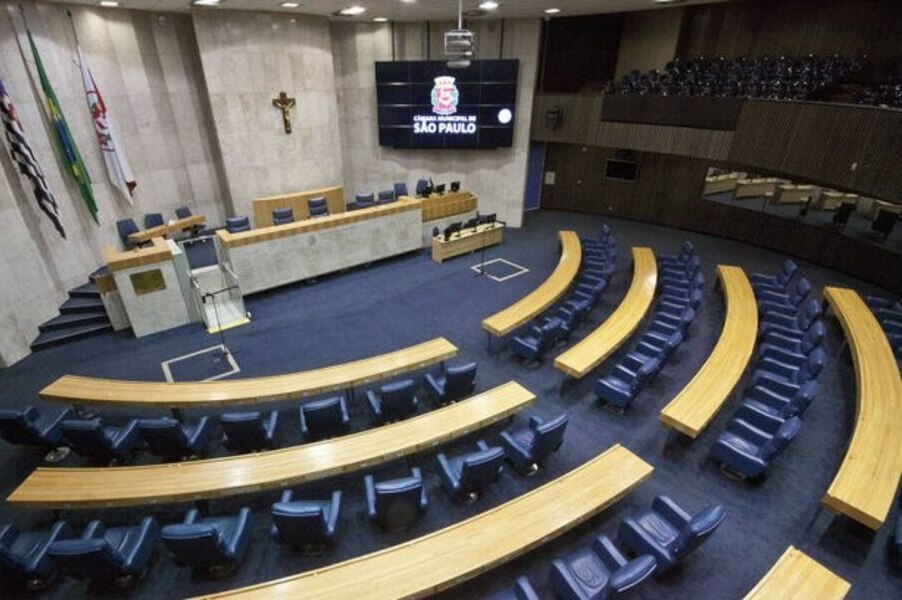 Foto do plenário vazio da Câmara Municipal de São Paulo