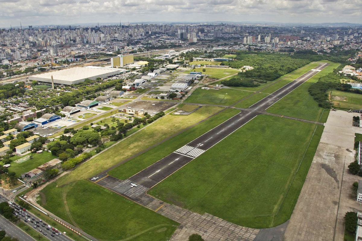 Vista aérea e parcial do Campo de Marte