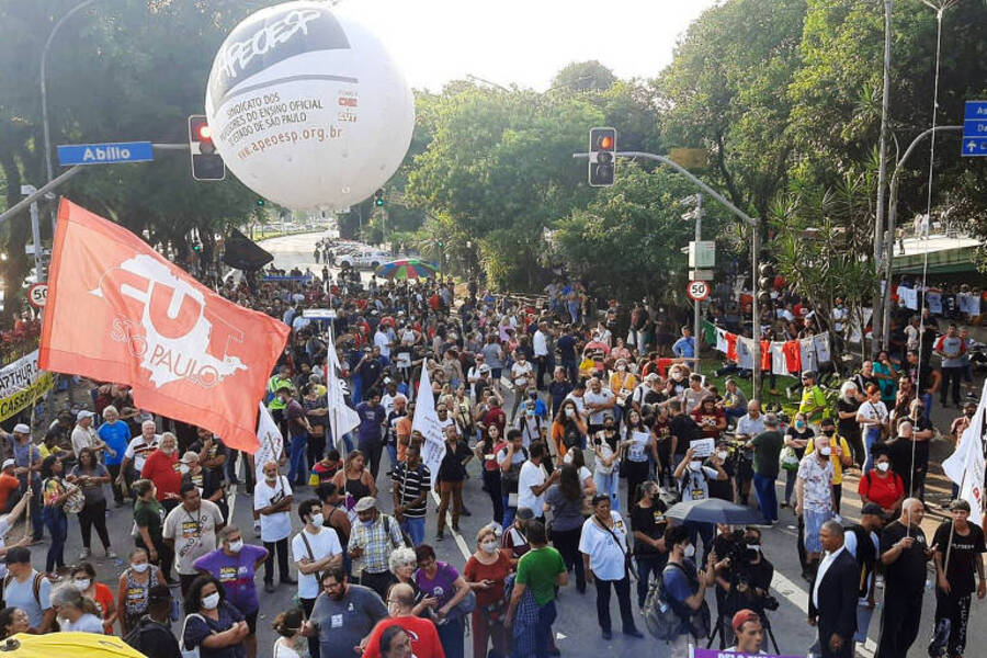 Manifestação de professores no entorno da Alesp