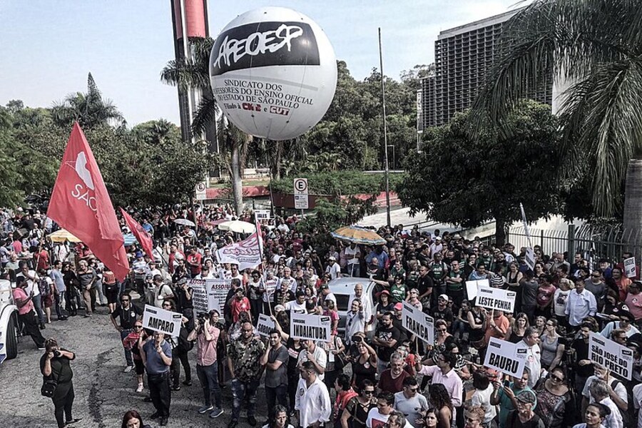 Manifestação de professores no entorno da Alesp, dia 29 de março.