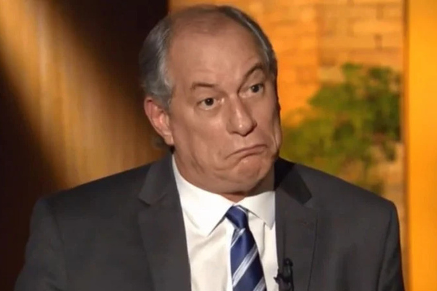 Foto de Ciro Gomes fazendo careta como que dizendo "não sei".