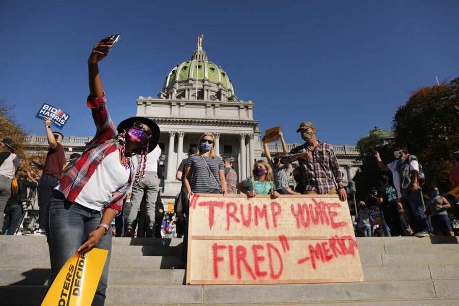 Pessoas comemoram derrota de Trump