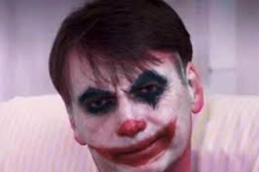 Foto montagem com rosto de Bolsonaro maquiado parecendo ser o Coringa