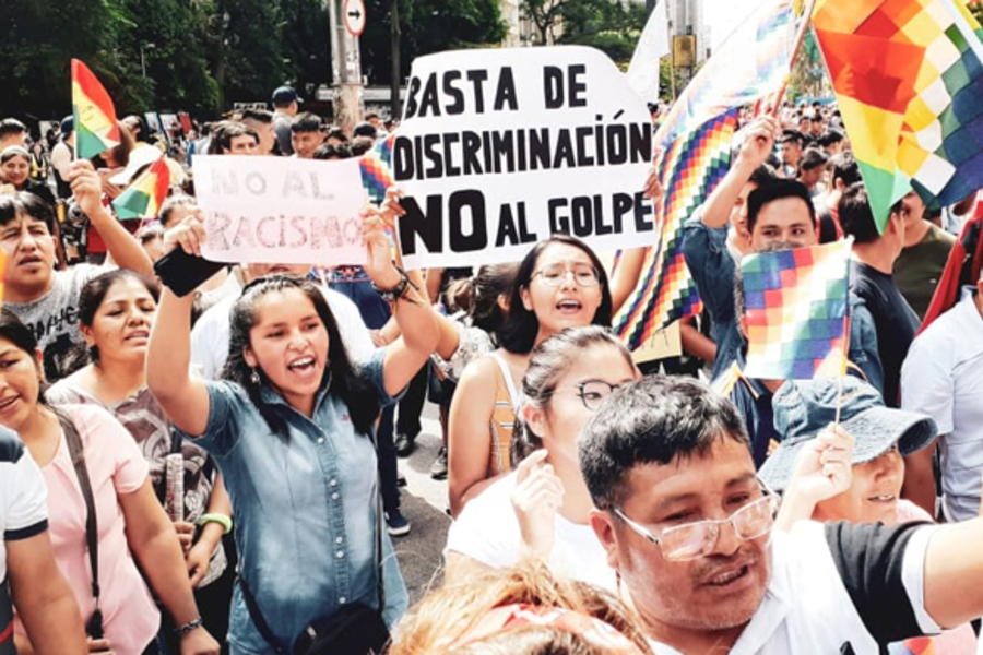 Foto do protesto de bolivianos na Av. Paulista contra o golpe na Bolívia