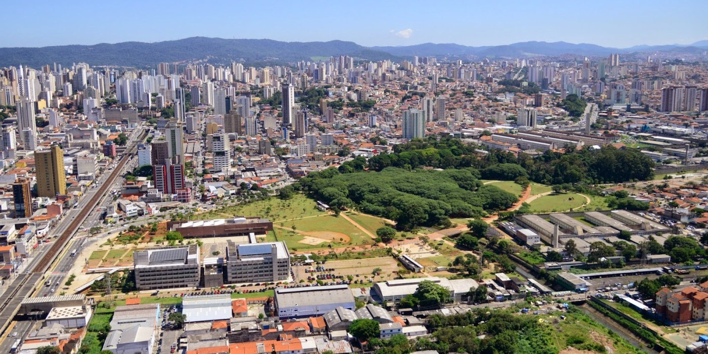 Vista aérea do Paque da Juventude com vista da zona norte 