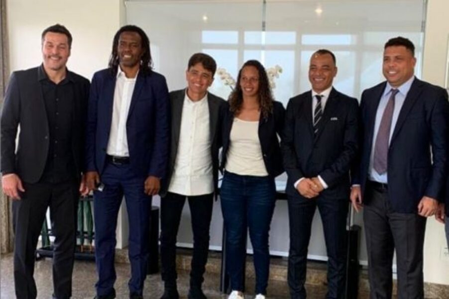 Foto de Júlio César, Roque Jr., Bebeto, Rosana, Cafú e Ronaldo Fenômeno