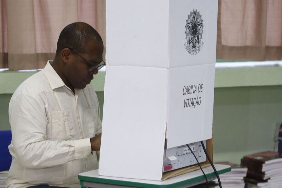 Ministro dos Direitos Humanos e Cidadania, Silvio Almeida, vota para o Conselho Tutelar