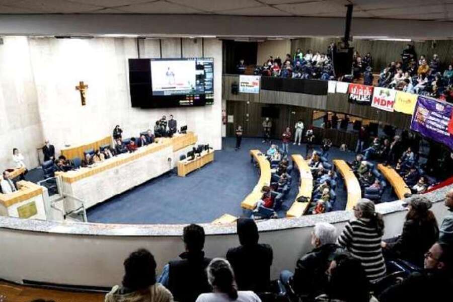 Foto do momento em que movimentos populares acompanhavam as votações sobre o Plano Diretor Estratégico da Cidade