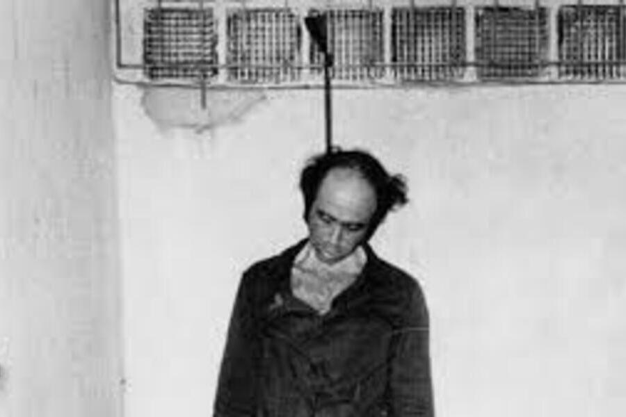 Foto do jornalista Vladimir Herzog morto dentro de sua cela